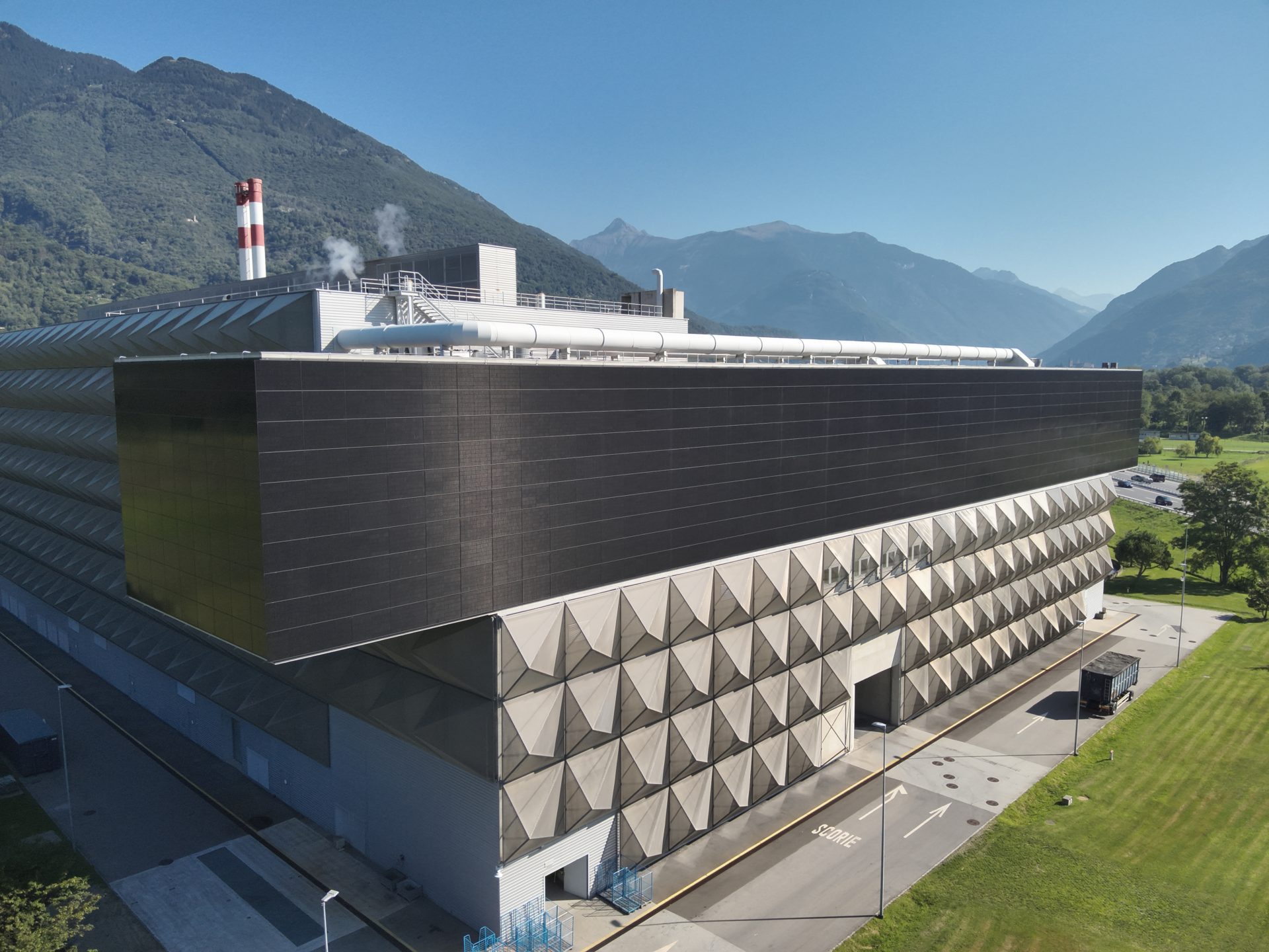 A Solar Envelope for the Giubiasco Waste-to-Energy Plant