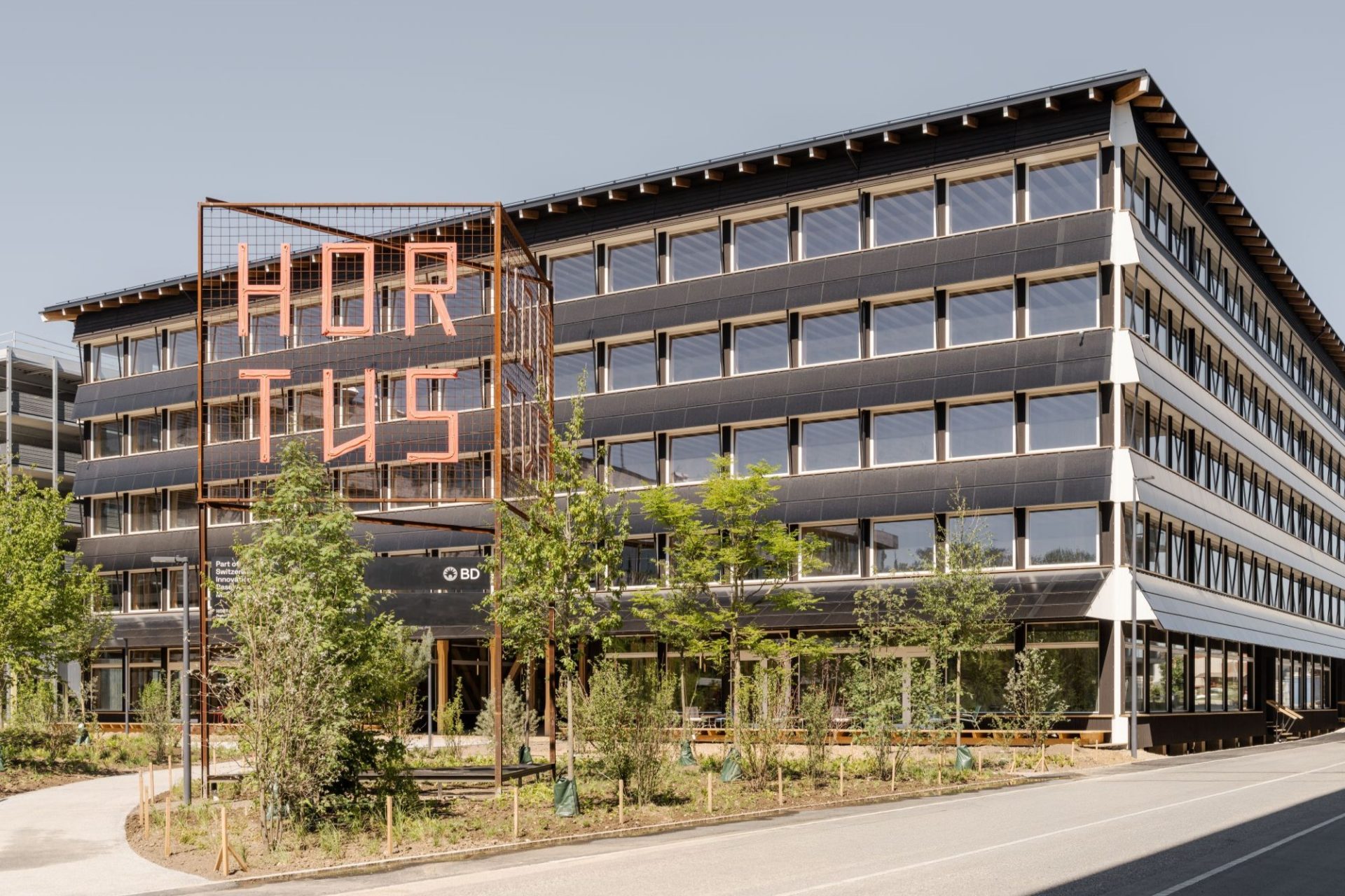 10_building front