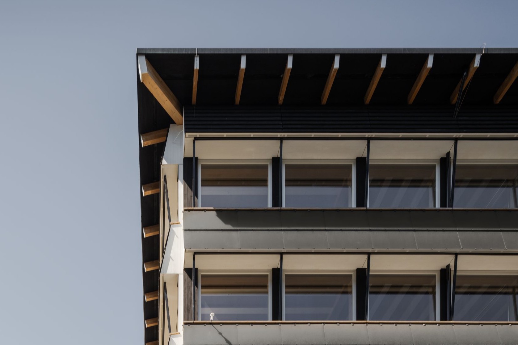 41b_Facade_detail_upper_levels